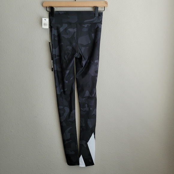 AARMY Chelsea Camo Print Leggings in Black size XS NWT - Picture 7 of 8